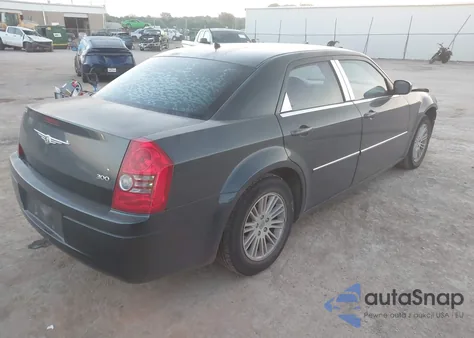 2008 Chrysler 300 Lx z USA, uszkodzony, nr VIN 2C3LA43R38H225388